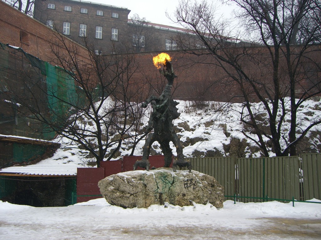 2005/12-ポーランド旅行（火を噴く怪獣 at クラクフ）