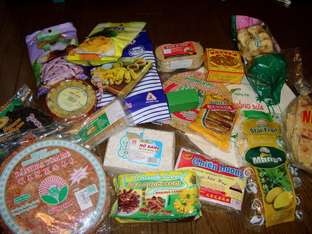 ベトナム番外編 スーパーで買い集めた魅惑のベトナム菓子 ホーチミン ベトナム の旅行記 ブログ By まゆままさん フォートラベル
