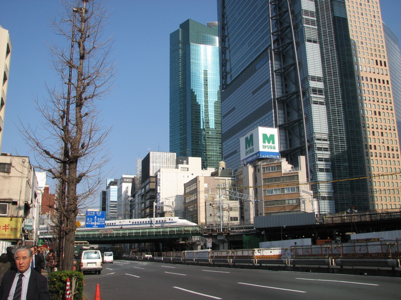 新橋駅付近にある超高層ビルの風景 新橋 東京 の旅行記 ブログ By Tsunetaさん フォートラベル