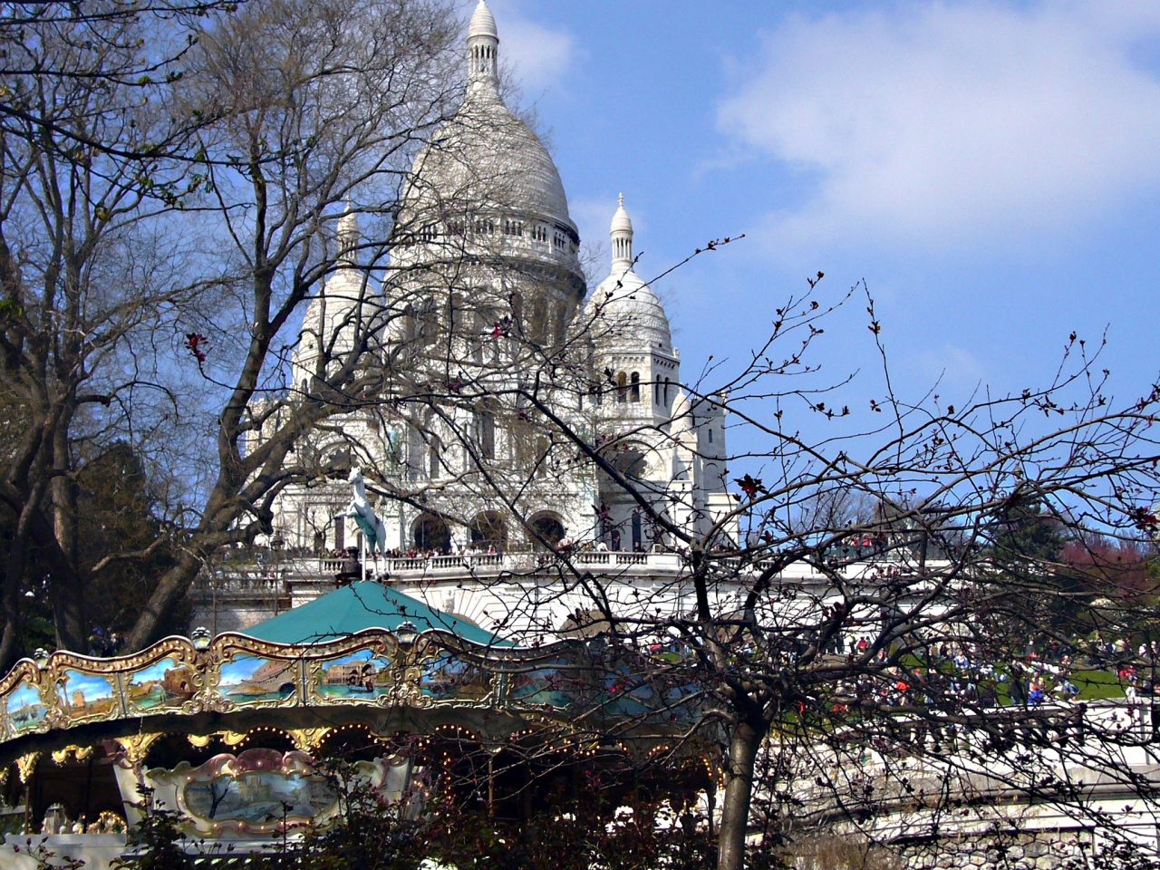 サクレクール寺院と似顔絵 in モンマルトルの丘』パリ(フランス)の旅行 