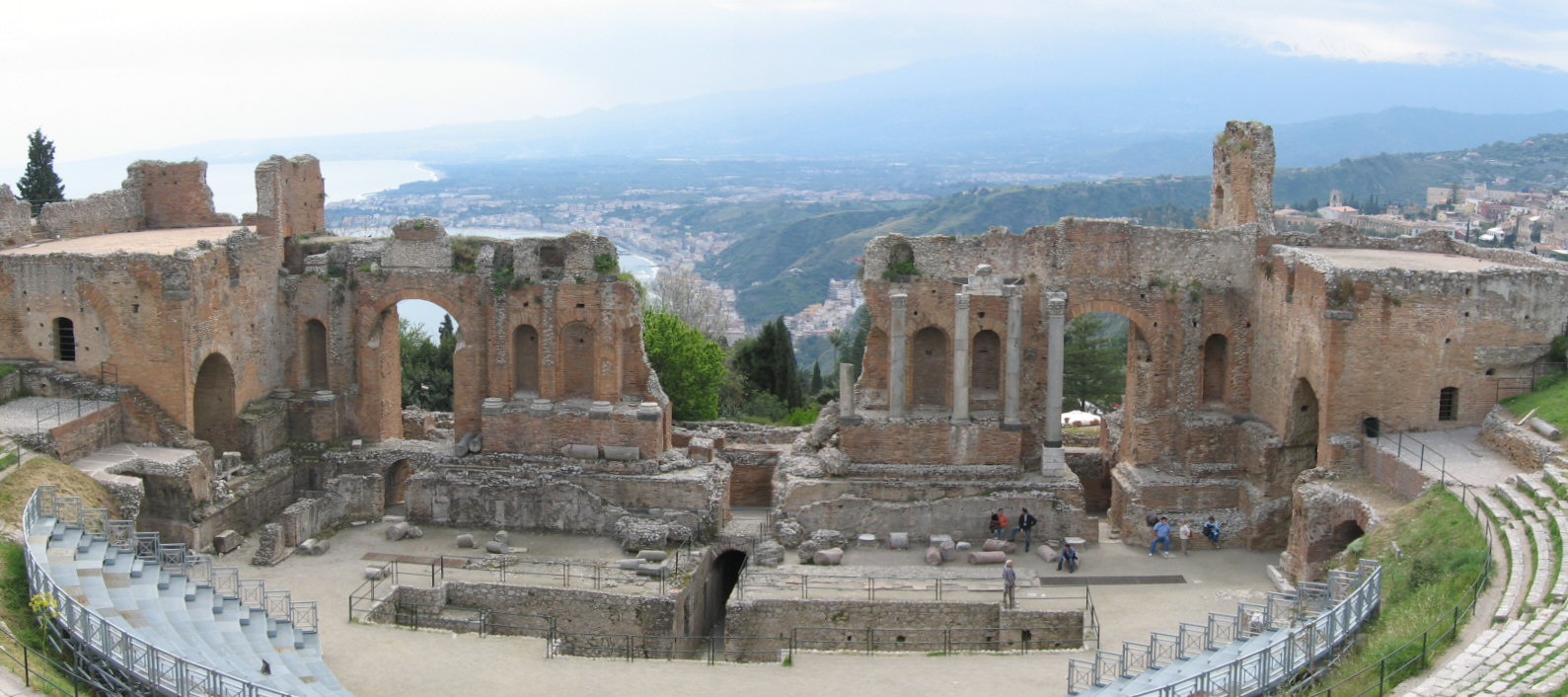 タオルミーナに24時間滞在 ギリシャ劇場は圧巻 シチリア島 イタリア の旅行記 ブログ By 黒いさくらさん フォートラベル
