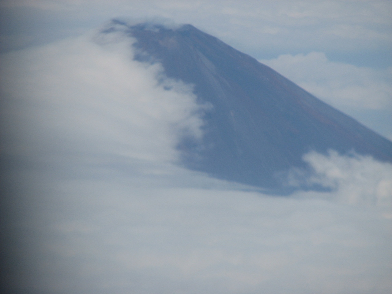 雲に隠れた夏富士を空撮 静岡県の旅行記 ブログ By Tsunetaさん フォートラベル 雲に隠れた夏富士を空撮 静岡県の旅行記 ブログ By Tsunetaさん フォートラベル