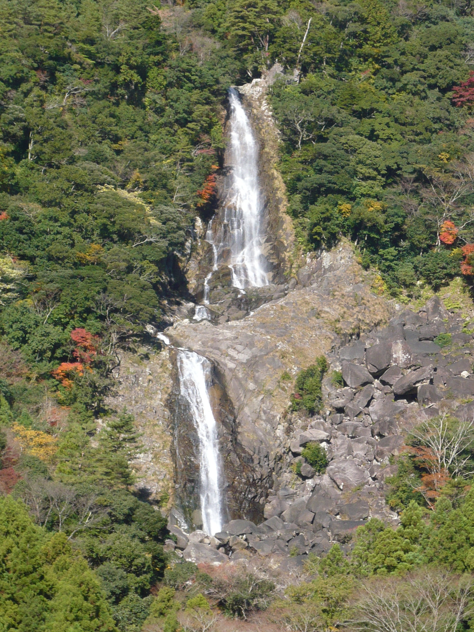 南紀の紅葉 滝紀行 Vol 4 仙人風呂 鼻白の滝 新宮 和歌山県 の旅行記 ブログ By Joecoolさん フォートラベル