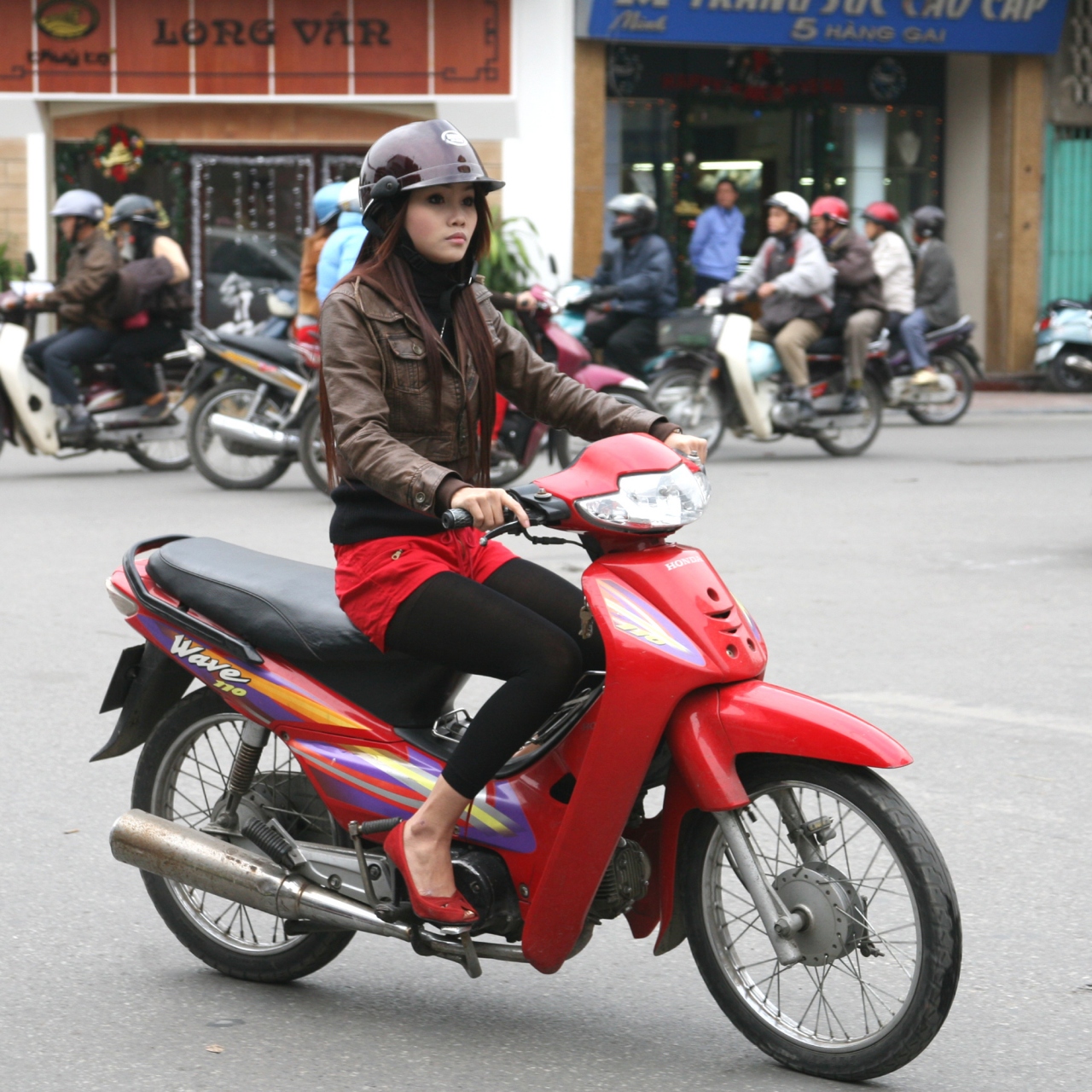 ハノイはバイク天国 昼の旧市街 ハノイ ベトナム の旅行記 ブログ By 招き猫さん フォートラベル