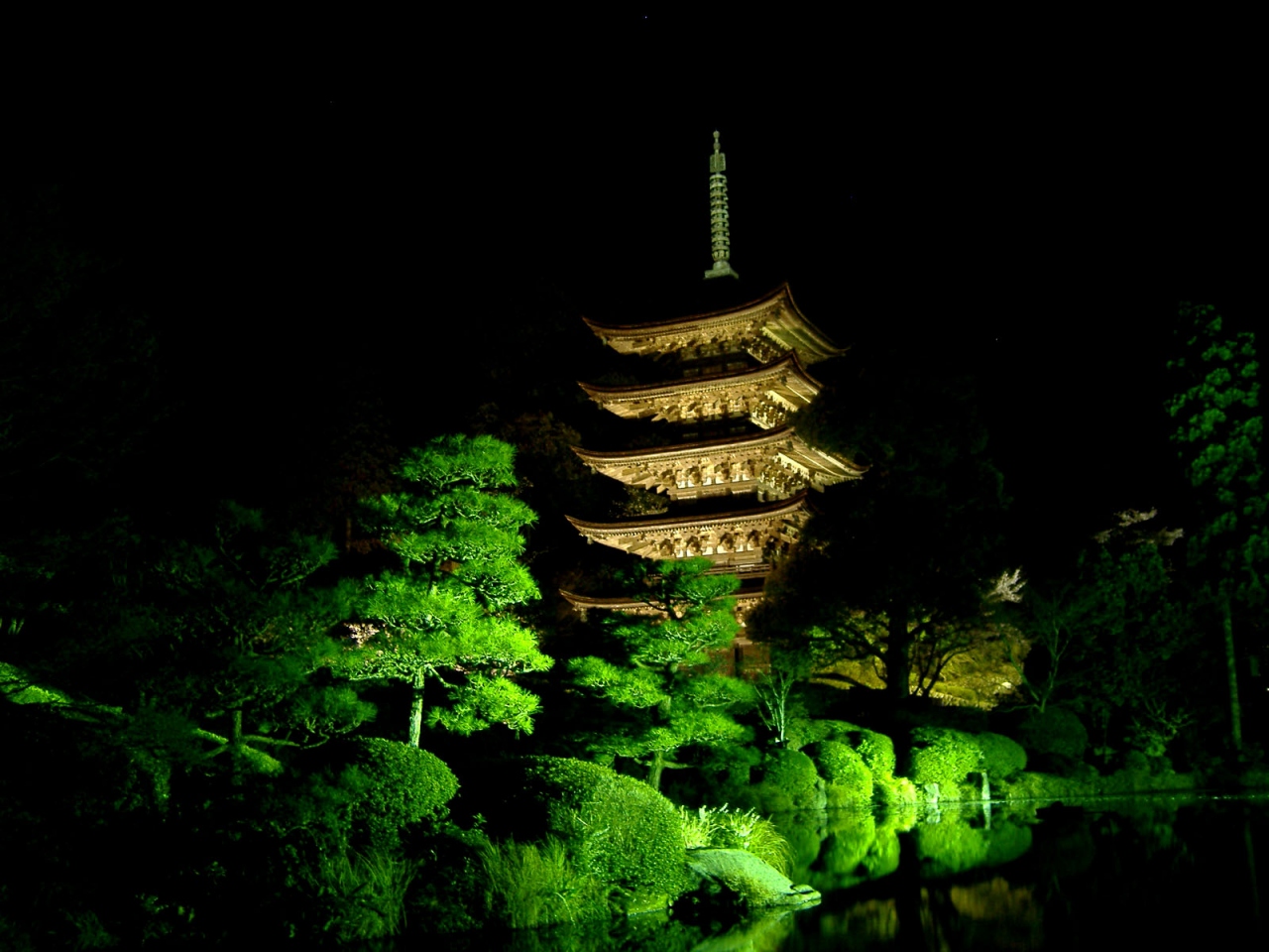 闇の中でライトアップされた 瑠璃光寺五重塔 に魅せられて 山口市 山口県 の旅行記 ブログ By Elliott 7さん フォートラベル