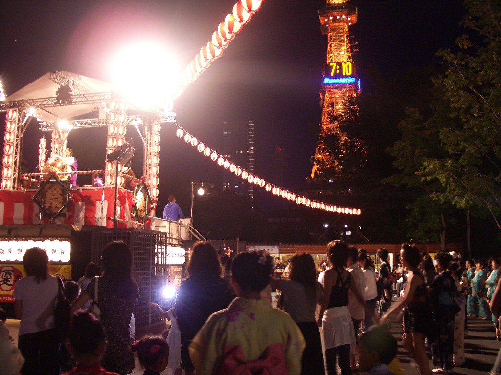 さっぽろ夏祭り～大通公園は盆踊りやバザール会場に早代わり