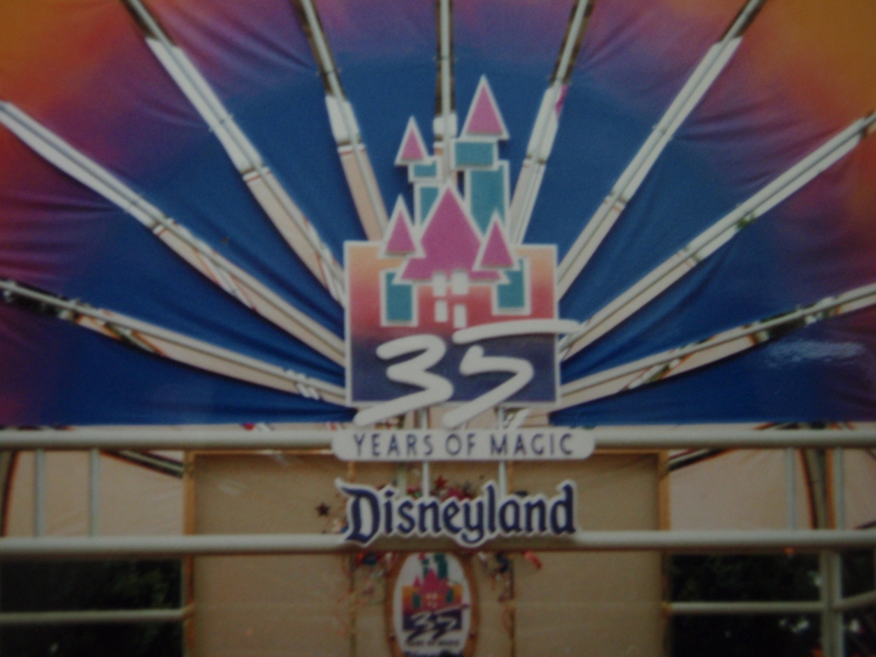 なつかしのアルバムから １９９０ ロサンゼルス旅行記 開園３５周年のディズニーランド グランドキャニオン まさかの出発直前アクシデント 思いがけなく一人旅 ロサンゼルス アメリカ の旅行記 ブログ By ちゃむたさん フォートラベル