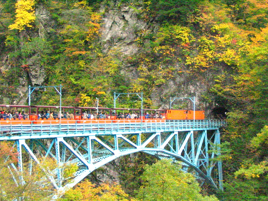 黒部峡谷鉄道の紅葉と温泉 宇奈月 黒薙 名剣 祖母谷温泉 宇奈月 黒部峡谷 富山県 の旅行記 ブログ By めーてる隊長さん フォートラベル