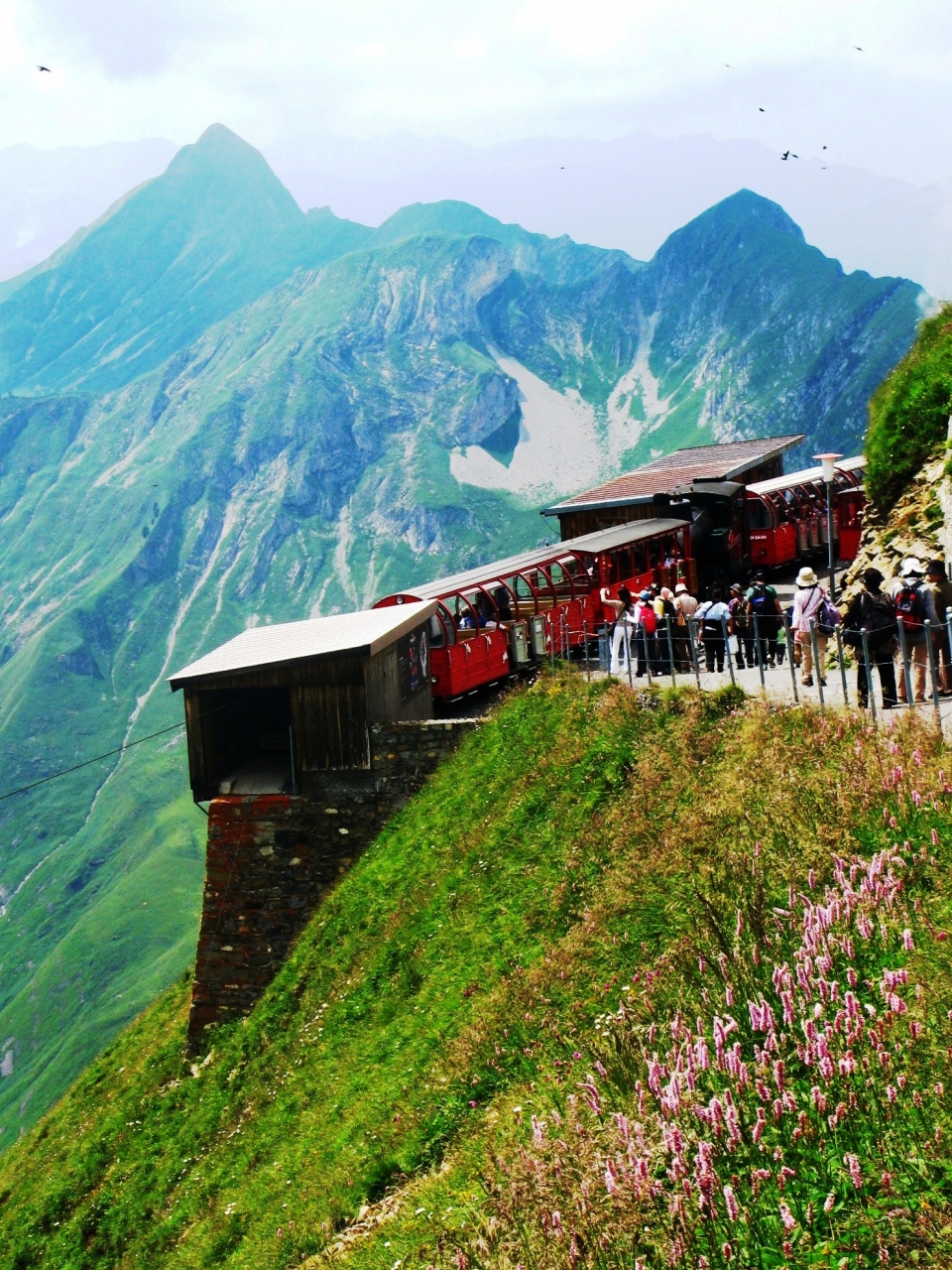 スイスgr86 再びslでブリエンツに下山 長閑な牧場や鉄道情景 ブリエンツ スイス の旅行記 ブログ By マキタンさん フォートラベル スイスgr86 再びslでブリエンツに下山 長閑な牧場や鉄道情景 ブリエンツ スイス の旅行記 ブログ By マキタンさん フォートラベル