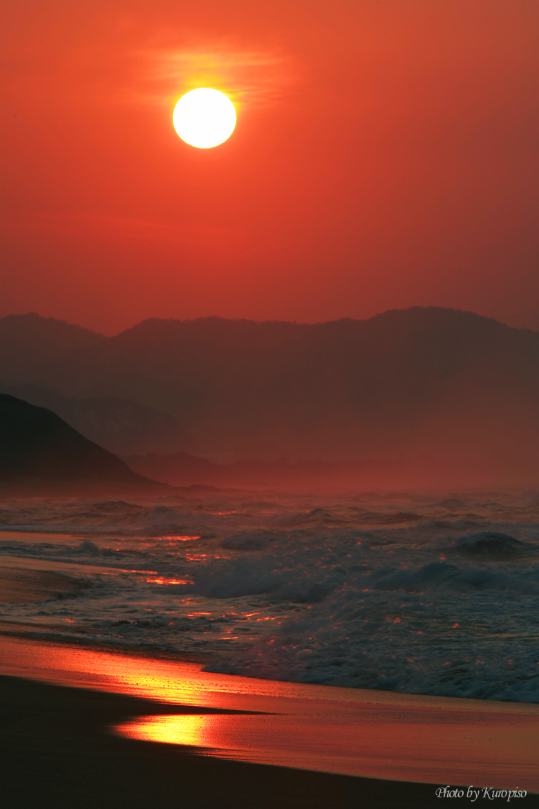 日本の夕陽百選 冬空の夕日ヶ浦に沈む夕陽 京都府京丹後市網野町夕日ヶ浦 ｔｂｓ系ドラマ 砂の器 主演 中居正広 ｓｍａｐ のロケ地 丹後半島 京都 の旅行記 ブログ By Kuropisoさん フォートラベル