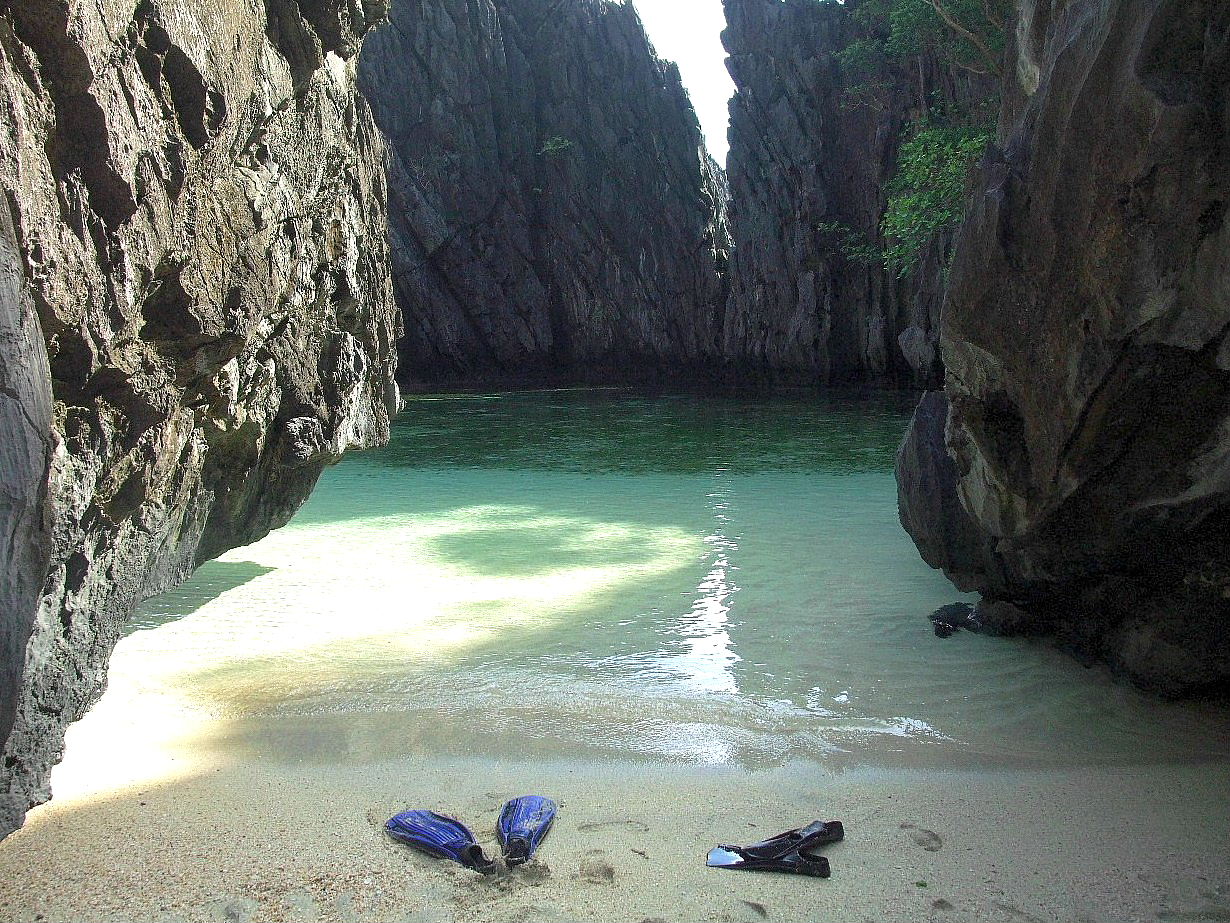 神秘の島々 パラワン諸島に広がるダイナミックな絶景に感動 二人だけのシークレットビーチin Matinloc Island 編 エルニド フィリピン の旅行記 ブログ By 青い空さん フォートラベル