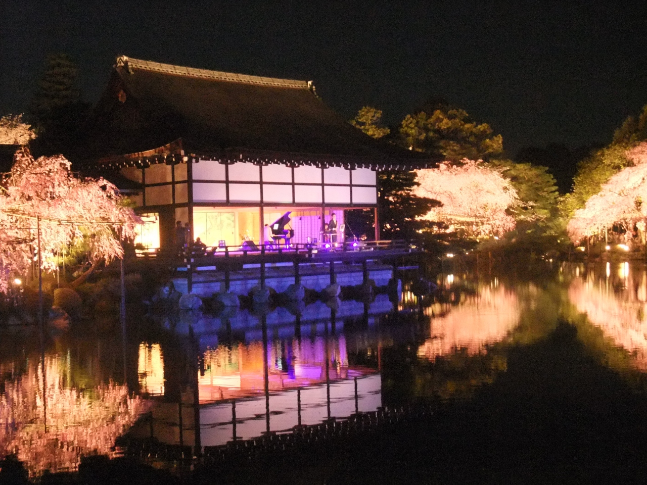 紅しだれコンサート 平安神宮 京都の旅行記 ブログ By パルファンさん フォートラベル