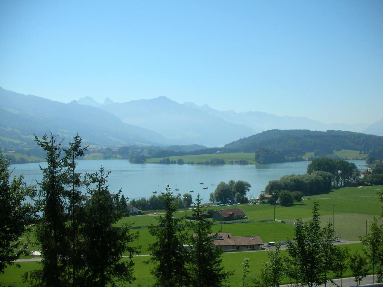スイス10日間の旅 6日目午前 レマン湖の畔 シヨン城 レマン湖周辺 スイス の旅行記 ブログ By Dmmyconosさん フォートラベル