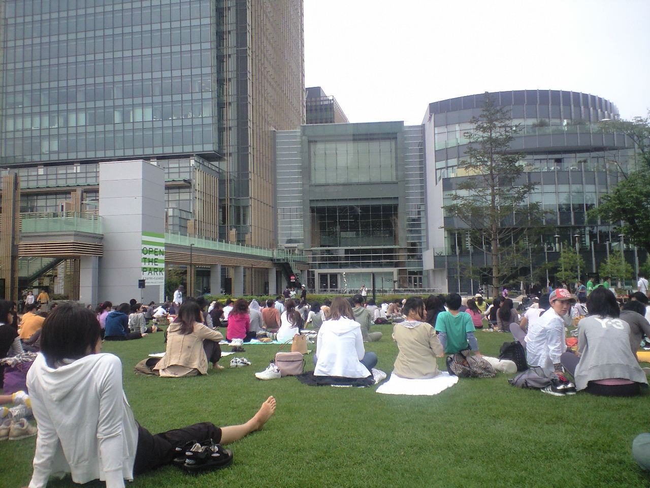 東京ミッドタウン Park Yoga 草 くんが全開となった庭でヨガにチャレンジ 赤坂 東京 の旅行記 ブログ By 迷いジャンボさん フォートラベル