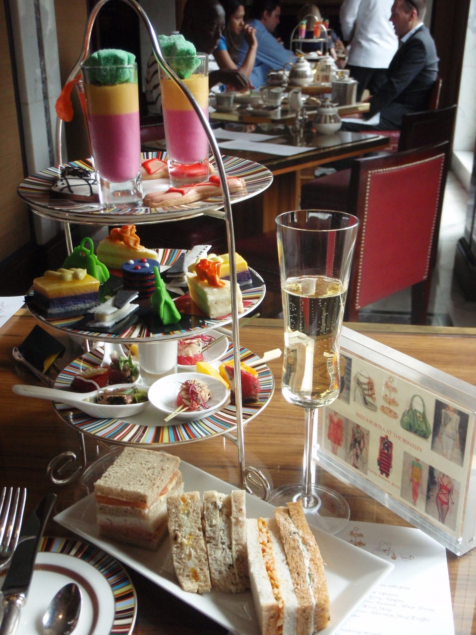 09年5月 ロンドン アフタヌーンティー The Berkeley Caramel Room Pret A Portea ロンドン イギリス の旅行記 ブログ By Buhicoさん フォートラベル 09年5月 ロンドン アフタヌーンティー The Berkeley Caramel Room Pret A Portea ロンドン イギリス の旅行記 ブログ By Buhicoさん フォートラベル