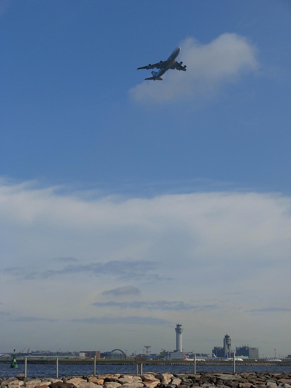 東京湾で 見てみよう ーーー 飛び立つ 飛行機 浮かぶ 船 羽田 東京 の旅行記 ブログ By 白い華さん フォートラベル
