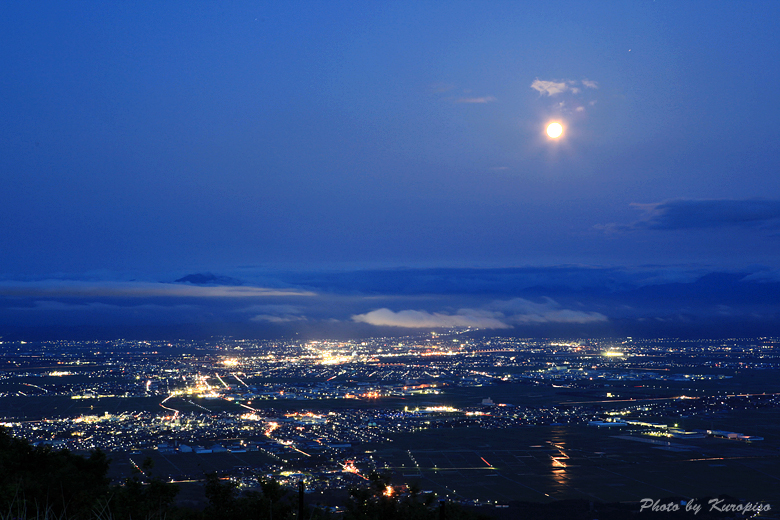 夜景１００選 越後平野 日本海が一望 弥彦山 やひこやま からみる夜景 新潟県長岡市 弥彦村 弥彦山スカイライン 日本百名道 長岡 寺泊 新潟県 の旅行記 ブログ By Kuropisoさん フォートラベル