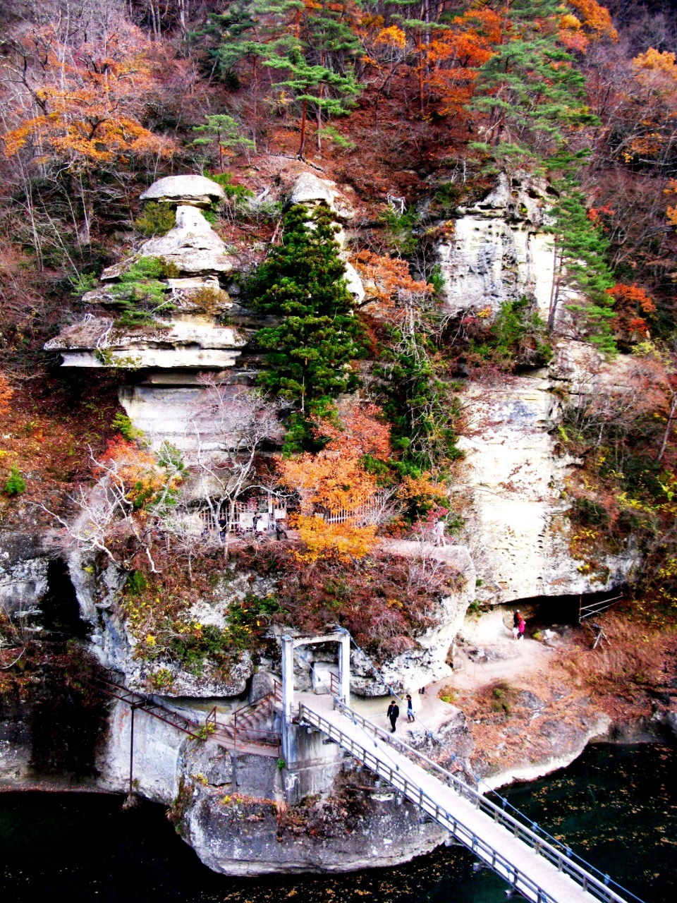 紅葉めぐり 3 塔のへつり 奇岩怪石群 紅葉映える渓谷美 湯野上温泉 福島県 の旅行記 ブログ By マキタン２さん フォートラベル