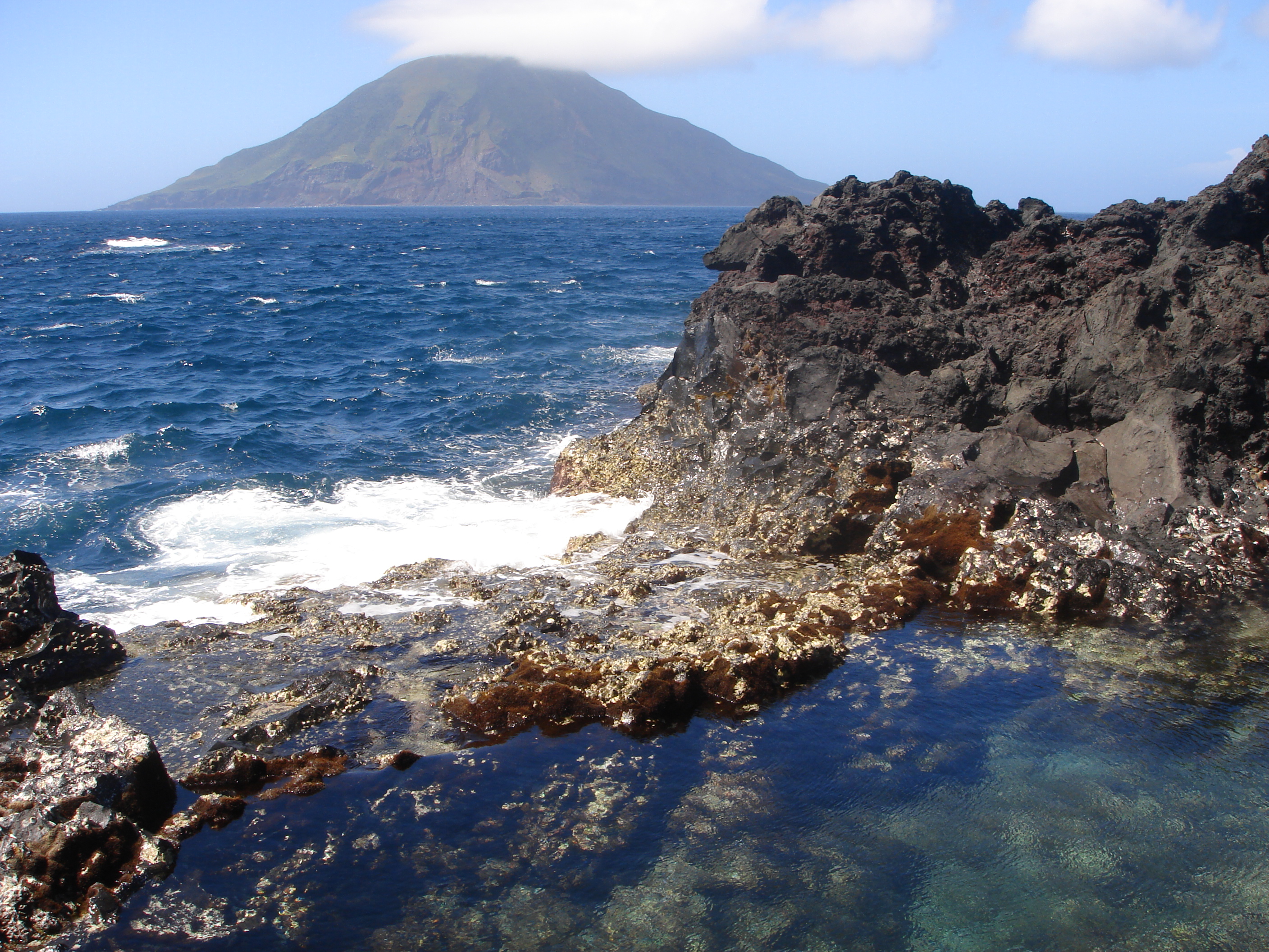 わが心のふるさと八丈島 温泉・ダイビング・山歩きなどいろいろ楽しめます。