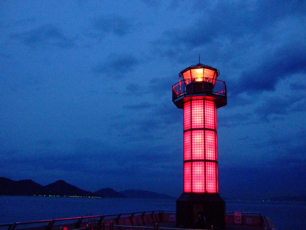 赤い光に導かれ 讃岐 高松 風吹けば春 四の国 ４ 高松 香川県 の旅行記 ブログ By がりさん フォートラベル