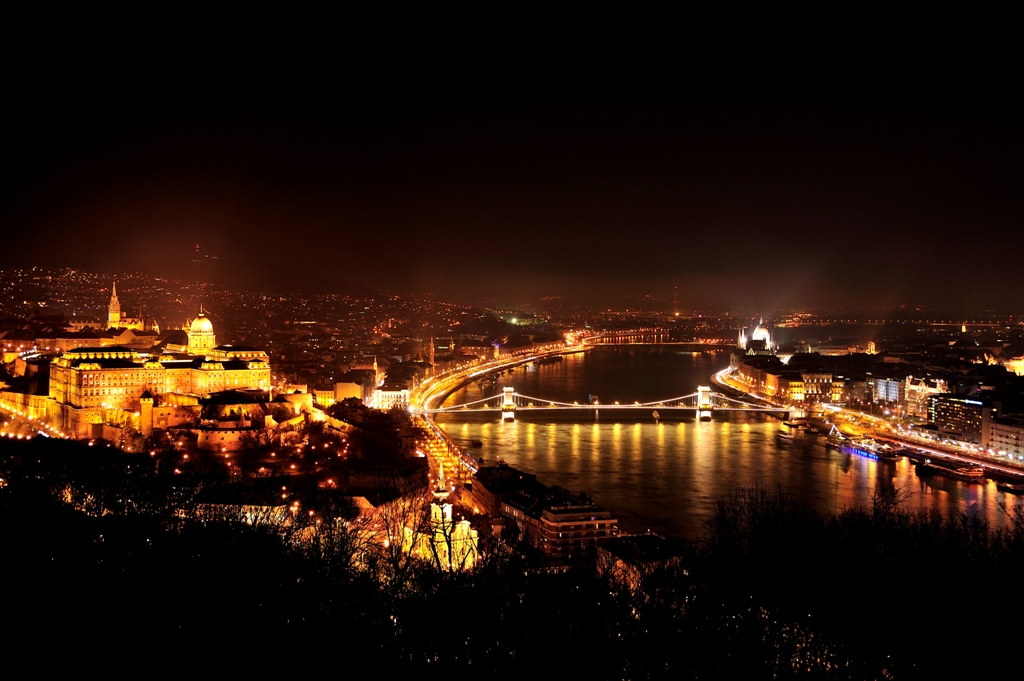 中欧5カ国 32 完 ゲッレールトの丘からの夜景 ブダペスト ハンガリー の旅行記 ブログ By 気まぐれなデジカメ館さん フォートラベル
