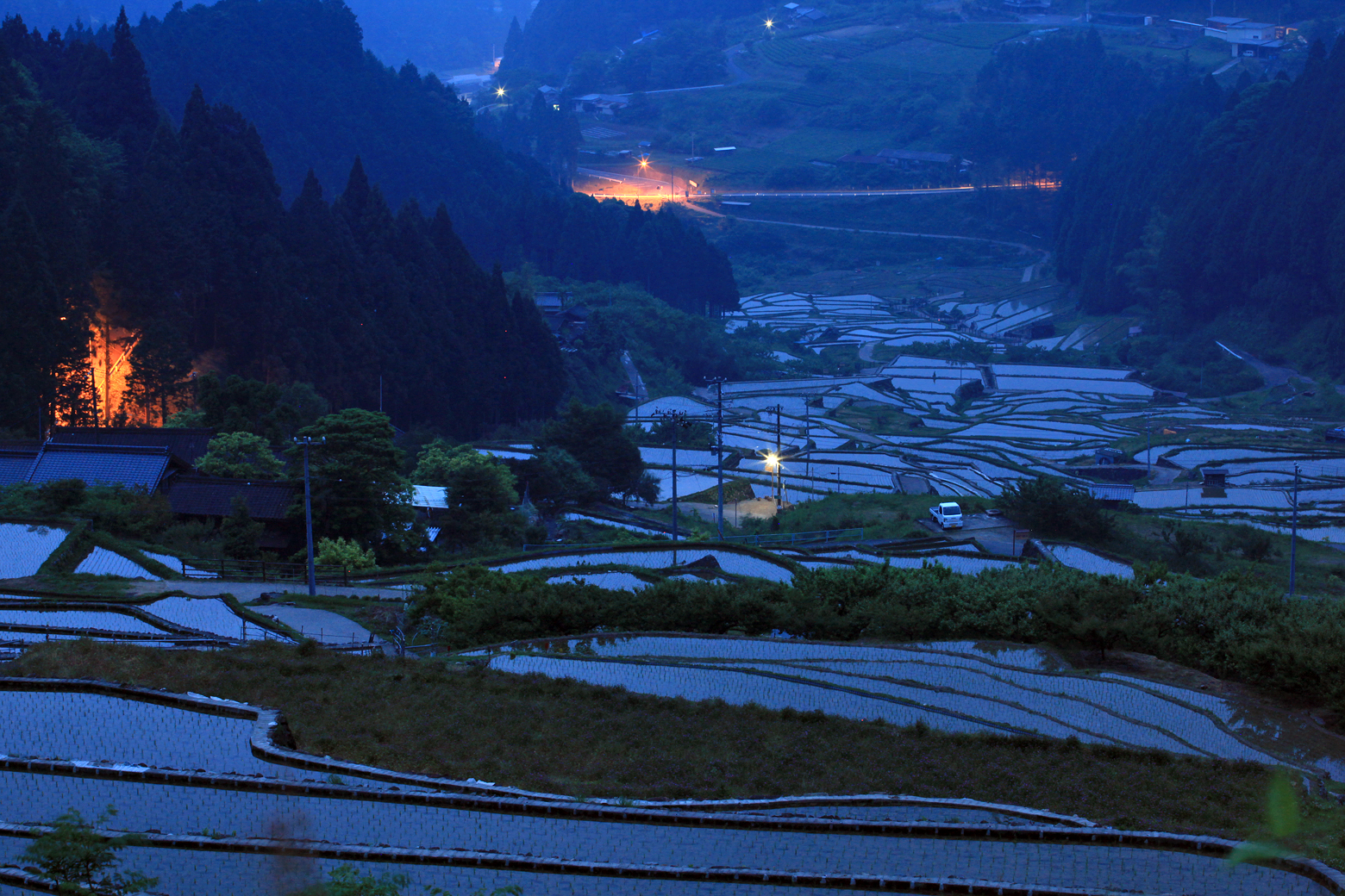 『夕闇迫る、春の四谷千枚田 /愛知県新城市 (旧南設楽郡鳳来町)』新城(愛知県)の旅行記・ブログ by kuropisoさん【フォートラベル】
