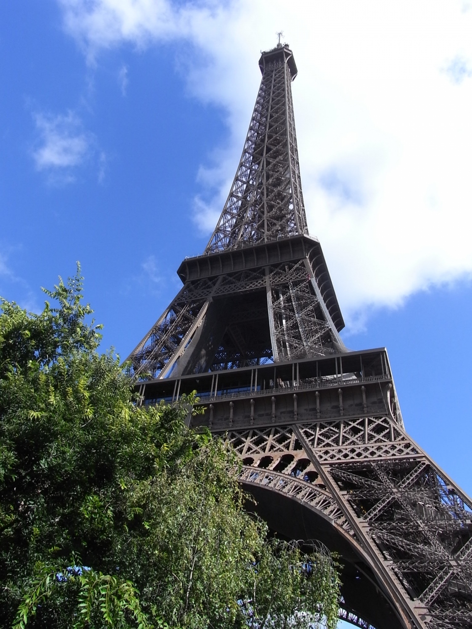 パリの私５ エッフェル塔を階段で登る パリ フランス の旅行記 ブログ By 春風さん フォートラベル