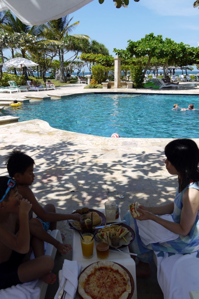 39 夏休みの7泊9日バリ旅行 グランド ハイアット バリ プールバーの昼食 メインプール グランドハイアットロングビーチ バリ島 インドネシア の旅行記 ブログ By ミシマさん フォートラベル 39 夏休みの7泊9日バリ旅行 グランド ハイアット バリ プールバーの昼食 メインプール グランドハイアットロングビーチ バリ島 インドネシア の旅行記 ブログ By ミシマさん フォートラベル