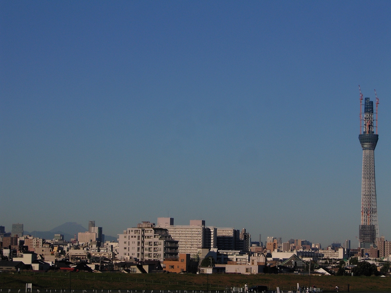 富士山を求めて早朝の東京スカイツリーを見る 撮影 ２０１０年１０月３日早朝 １１日富士山 東京スカイツリーの巻 葛西 東京 の旅行記 ブログ By 一歩人さん フォートラベル