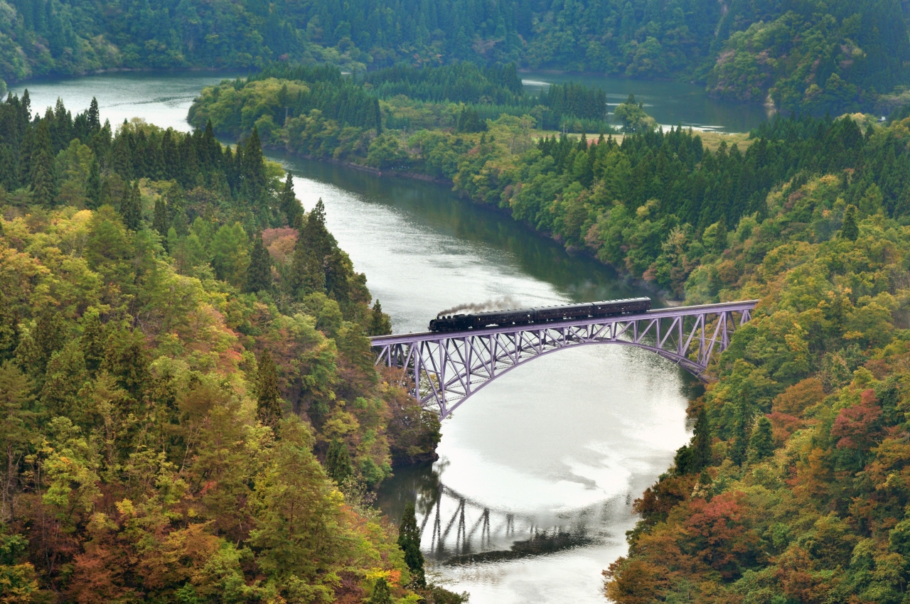 ｓｌの旅シリーズ第1１回目 福島県会津若松駅と福島県只見駅を走る只見線の臨時列車 ｓｌ会津只見紅葉号 C11形 325号機 只見 福島県 の旅行記 ブログ By Medinaさん フォートラベル