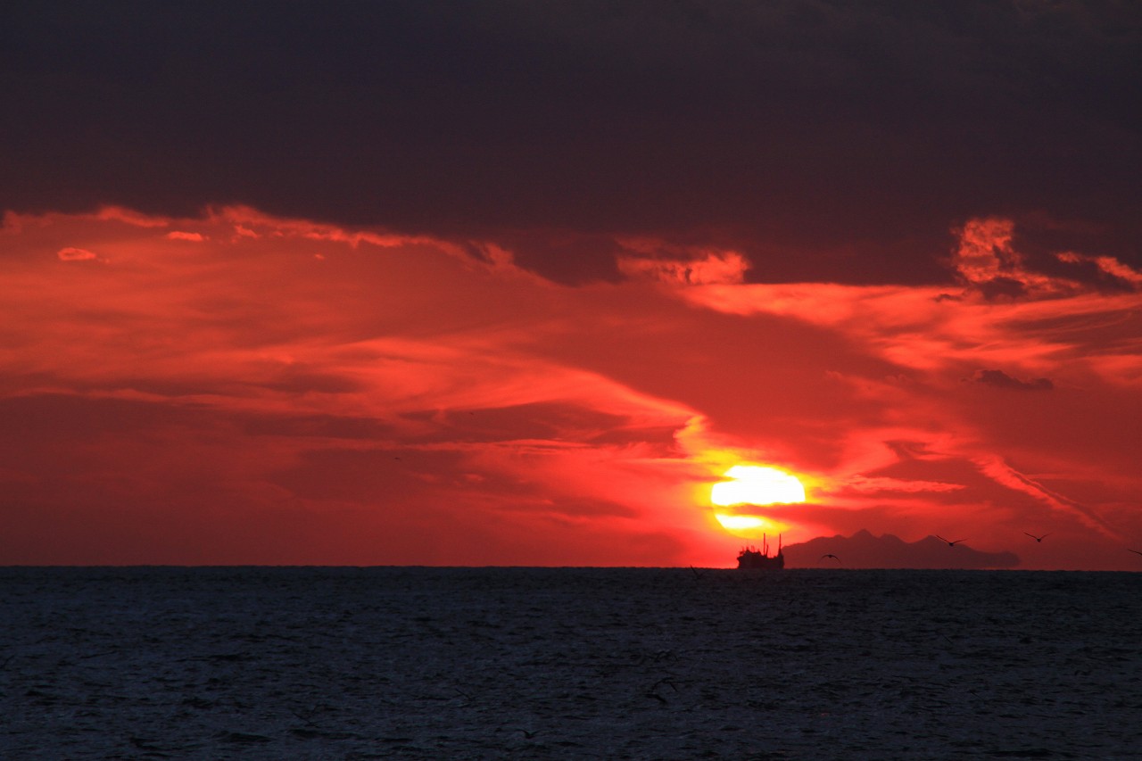 兵庫県 明石 大蔵海岸で瀬戸内海に沈む夕日 明石 兵庫県 の旅行記 ブログ By ころっつさん フォートラベル