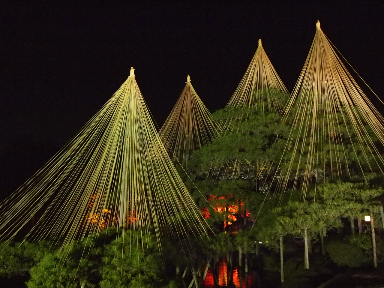 夕暮れ時の金沢21世紀美術館 兼六園の紅葉ライトアップ 金沢 石川県 の旅行記 ブログ By ゆきだるまさん フォートラベル