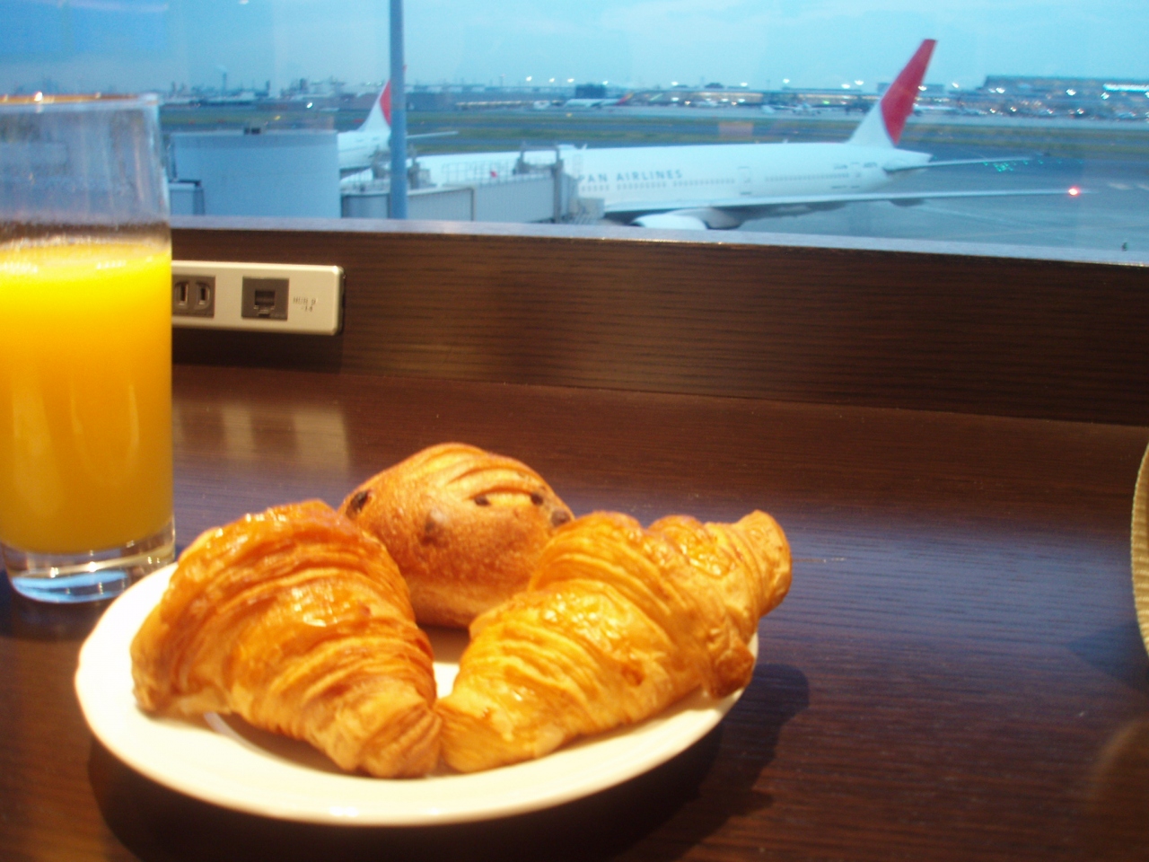 羽田空港国内線ダイアモンド プレミアラウンジ 北ウィング メゾンカイザーのパンget 羽田 東京 の旅行記 ブログ By 風なりさん フォートラベル 羽田空港国内線ダイアモンド プレミアラウンジ 北ウィング メゾンカイザーのパンget 羽田 東京 の旅行記 ブログ By 風なりさん フォートラベル