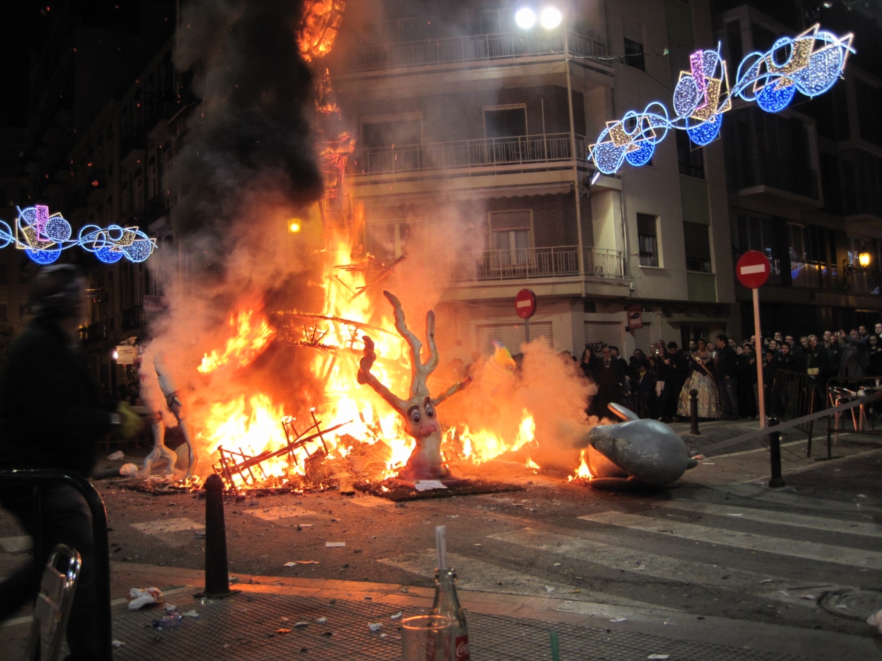 ぶらり気ままなスペイン その6 バレンシアの火祭り Fallas 11 夜の部 バレンシア スペイン の旅行記 ブログ By Kawarinさん フォートラベル