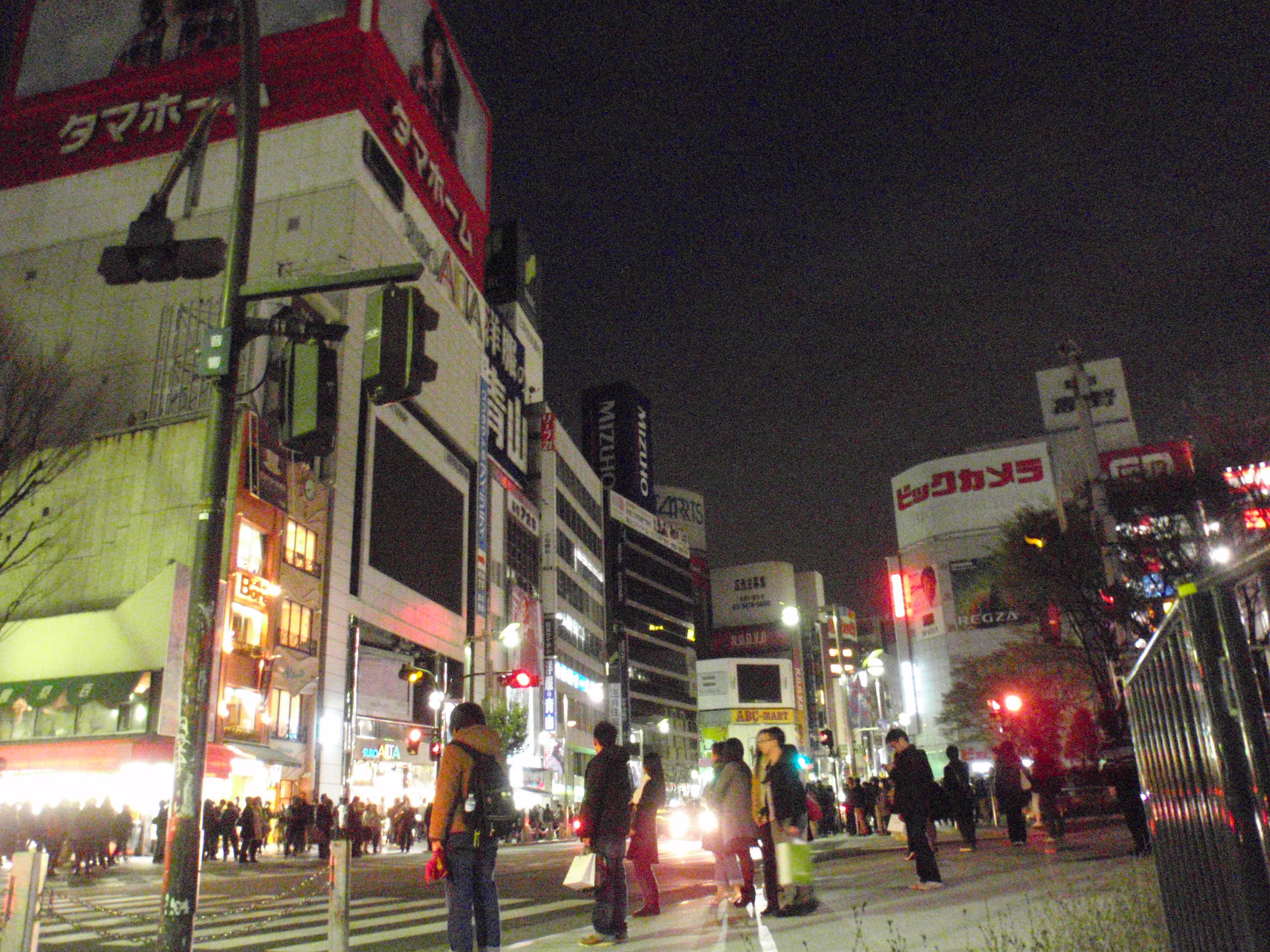 東京は夜の７時 現在 節電中 新宿 新宿 東京 の旅行記 ブログ By ふらどくさん フォートラベル