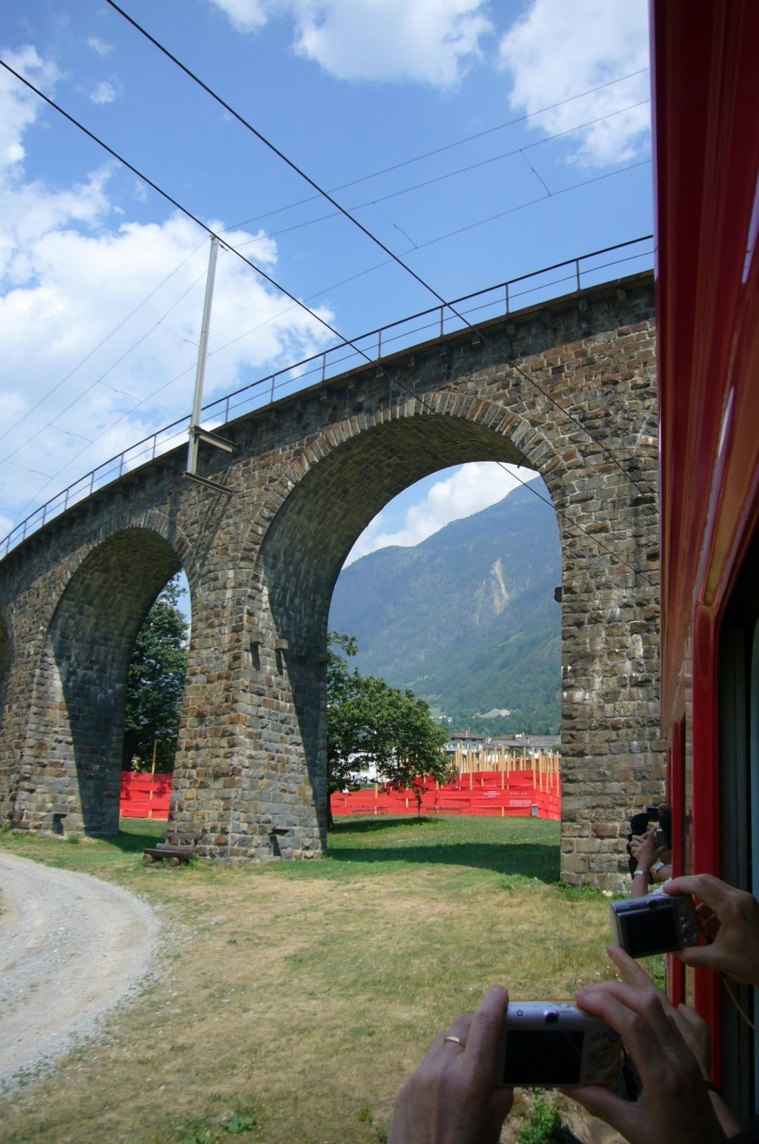 10 スイスの旅 ベルニナ線乗車 ブルージオ橋 6日目その3 ベルニナ急行 スイス の旅行記 ブログ By いなごろーさん フォートラベル