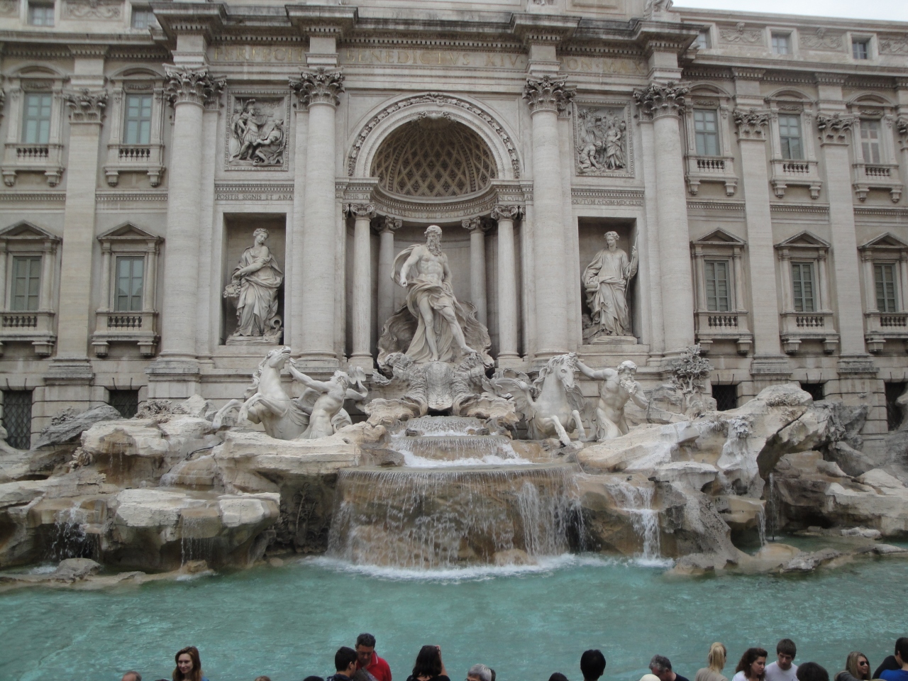 トレヴィの泉とトリトーネの泉 ローマ イタリア の旅行記 ブログ By 旅する人さん フォートラベル