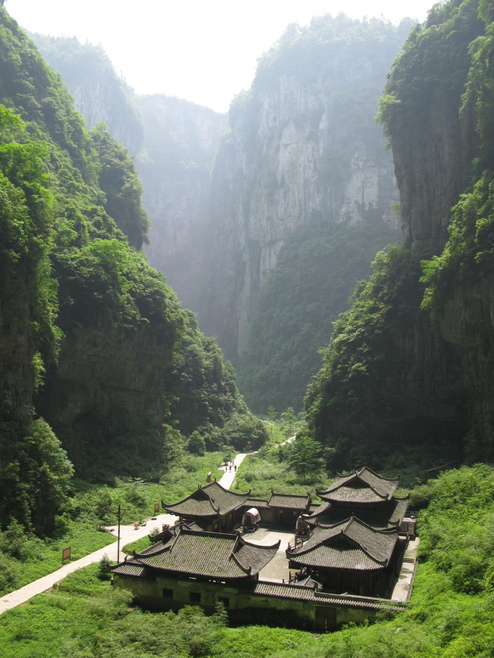 ”中国10の世界遺産を歩く旅” (2) 中国南方カルスト(天坑天生三橋)