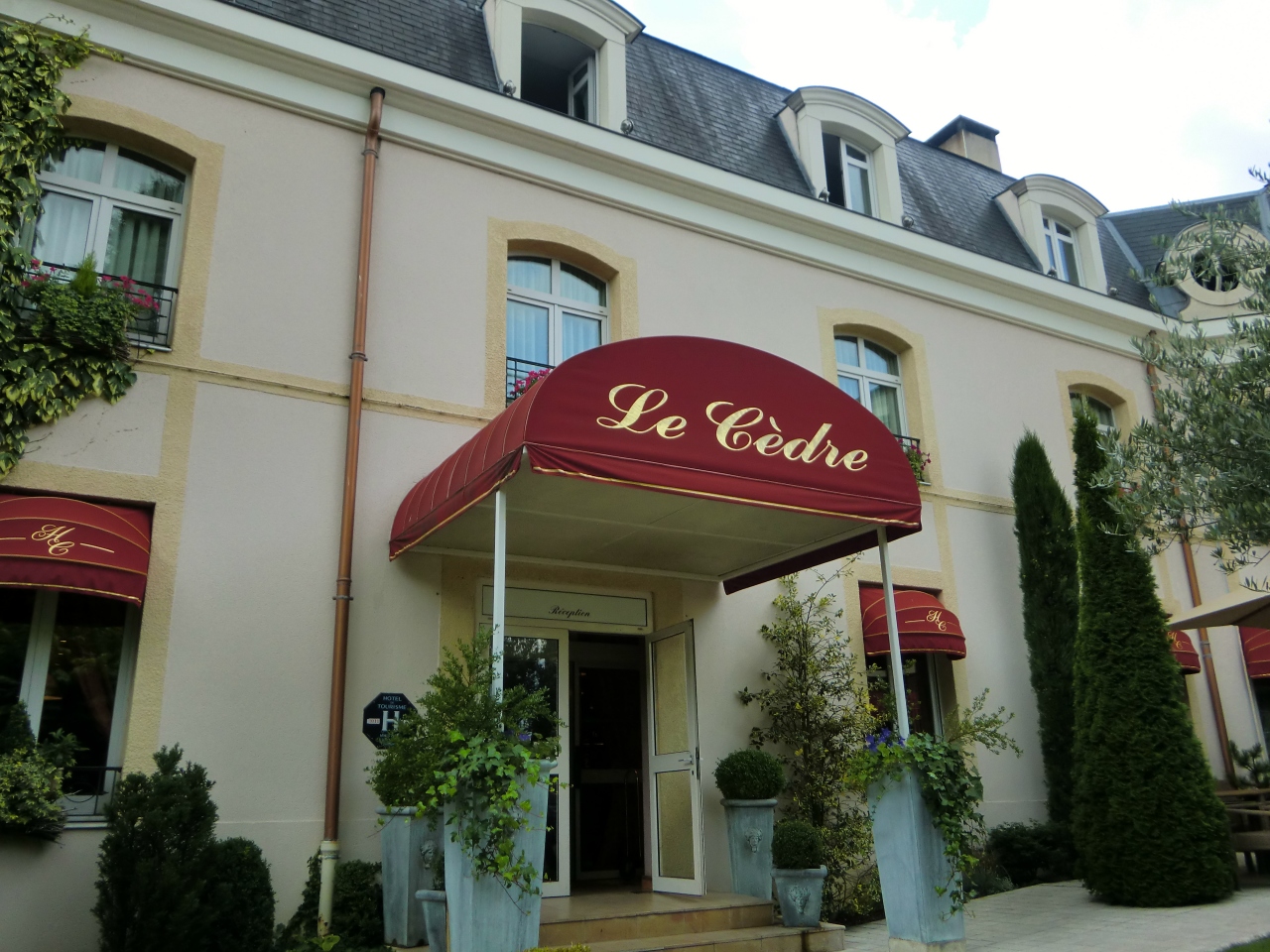 11 7 夏のブルゴ ニュ ボーヌのホテル Hostellerie Le Cedre ボーヌ フランス の旅行記 ブログ By M Koharuさん フォートラベル