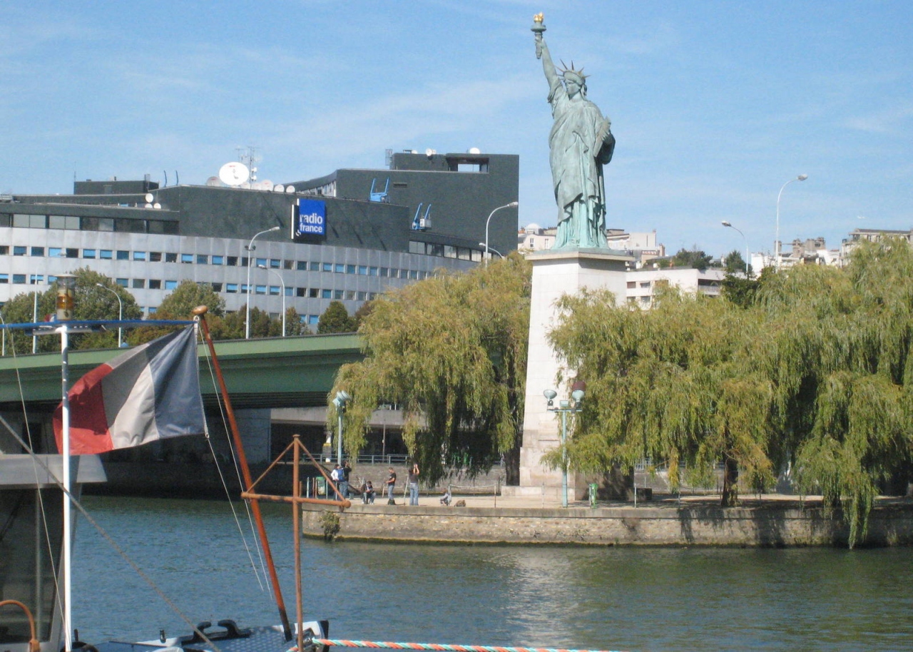 パリにある自由の女神像 パリ フランス の旅行記 ブログ By Takkerさん フォートラベル