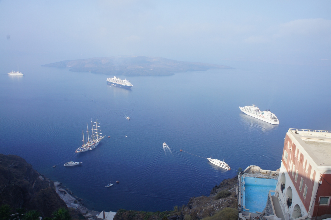 幸せな顔がいっぱいのギリシャ エーゲ海といえばあの青い屋根の教会 ﾌｨﾗ ﾌｨﾛｽﾃﾌｧﾆｰ編 Youtube サントリーニ島 ギリシャ の旅行記 ブログ By ｂｏｔｔｉさん フォートラベル