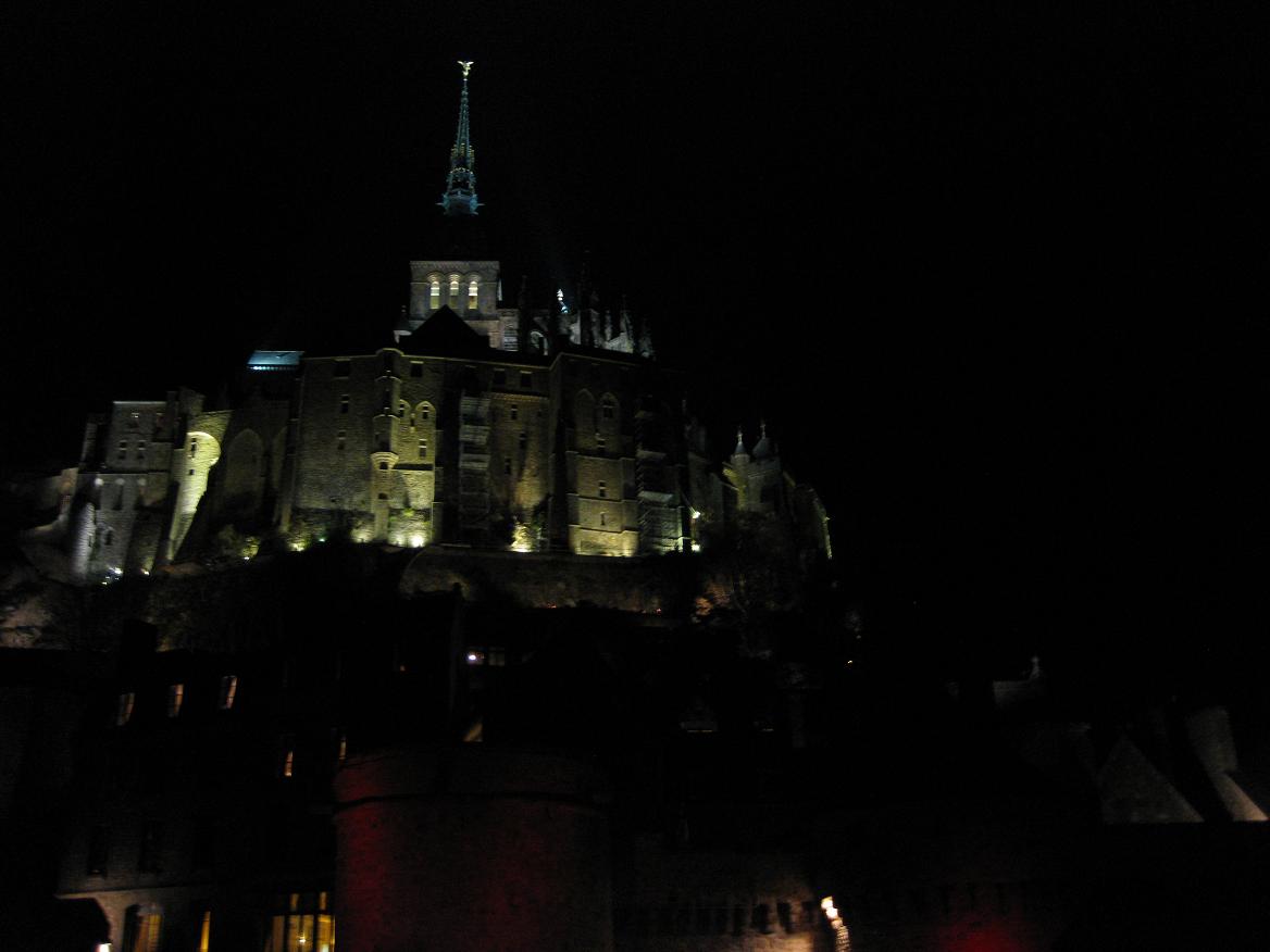 ツアーでフランスを巡る モンサンミッシェルを夜散歩 モンサンミッシェル フランス の旅行記 ブログ By ともこさん フォートラベル