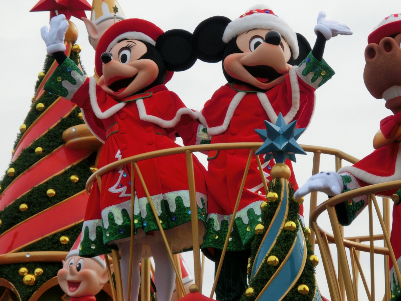 ２０１１年 ２歳４ヶ月の娘と行くディズニーランド クリスマスファンタジー 東京ディズニーリゾート 千葉県 の旅行記 ブログ By しょこくまさん フォートラベル