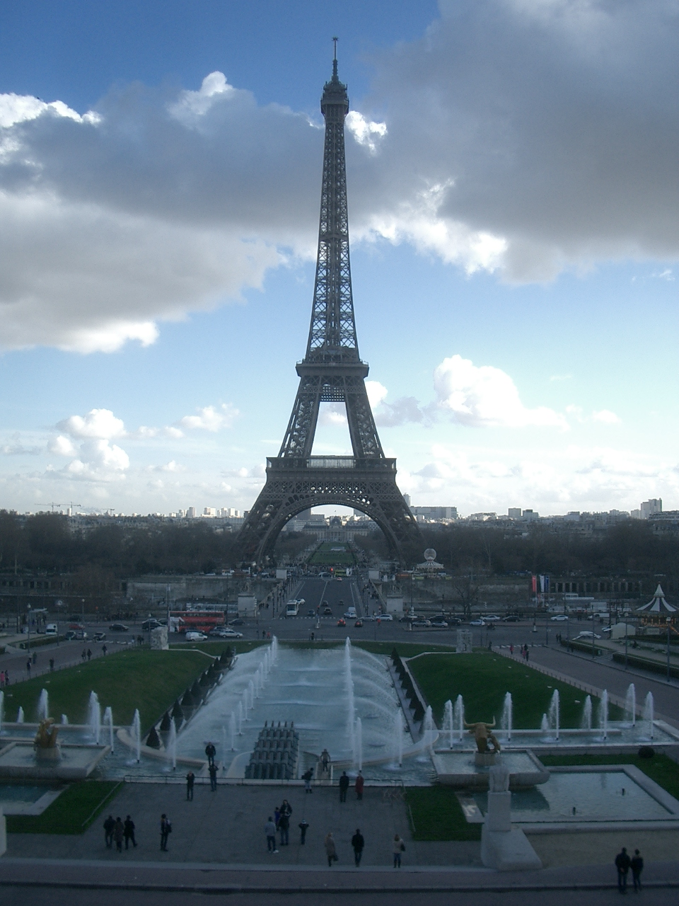 シャイヨー宮からエッフェル塔を見る 日本にはない景色 パリ フランス の旅行記 ブログ By Nomonomoさん フォートラベル