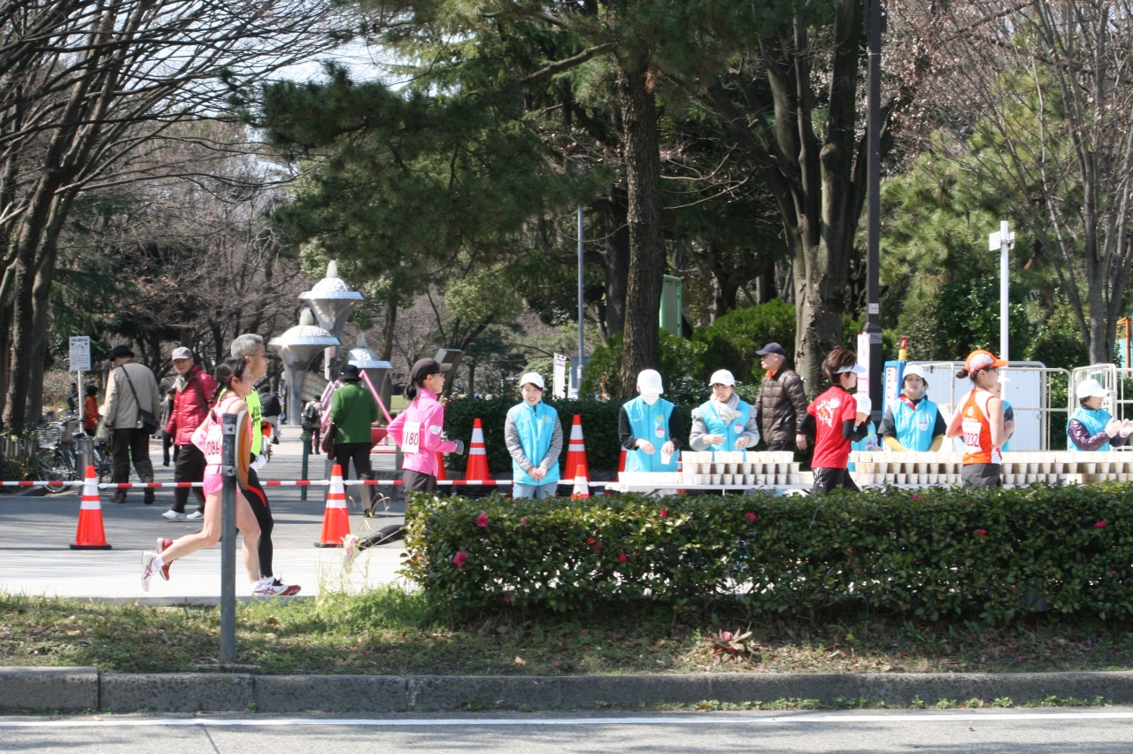 12早春 名古屋ウィメンズマラソン 4 往きが27キロ 帰りが33キロ地点での観戦 30 50番台の選手 名古屋 愛知県 の旅行記 ブログ By 旅人のくまさんさん フォートラベル