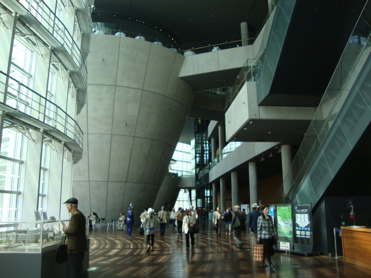 国立新美術館に行ってきました 六本木 東京 の旅行記 ブログ By Alpsmakiさん フォートラベル