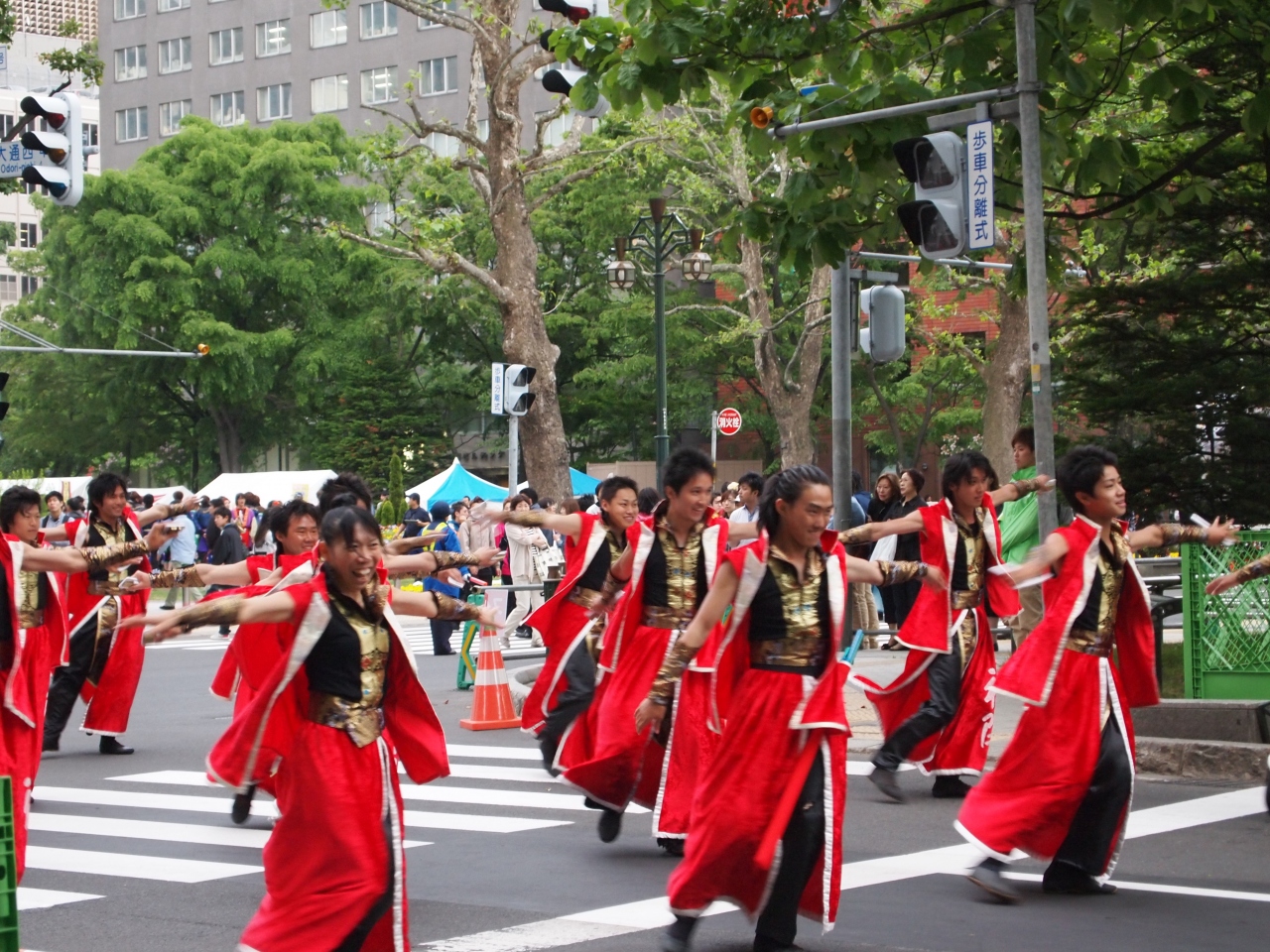 よさこいコスチューム 打合せ半纏 舞踊衣装 よさこい衣装 Yosakoi Yosakoiソーラン祭りは嫌いな人が多い 批判される理由とは 審査が