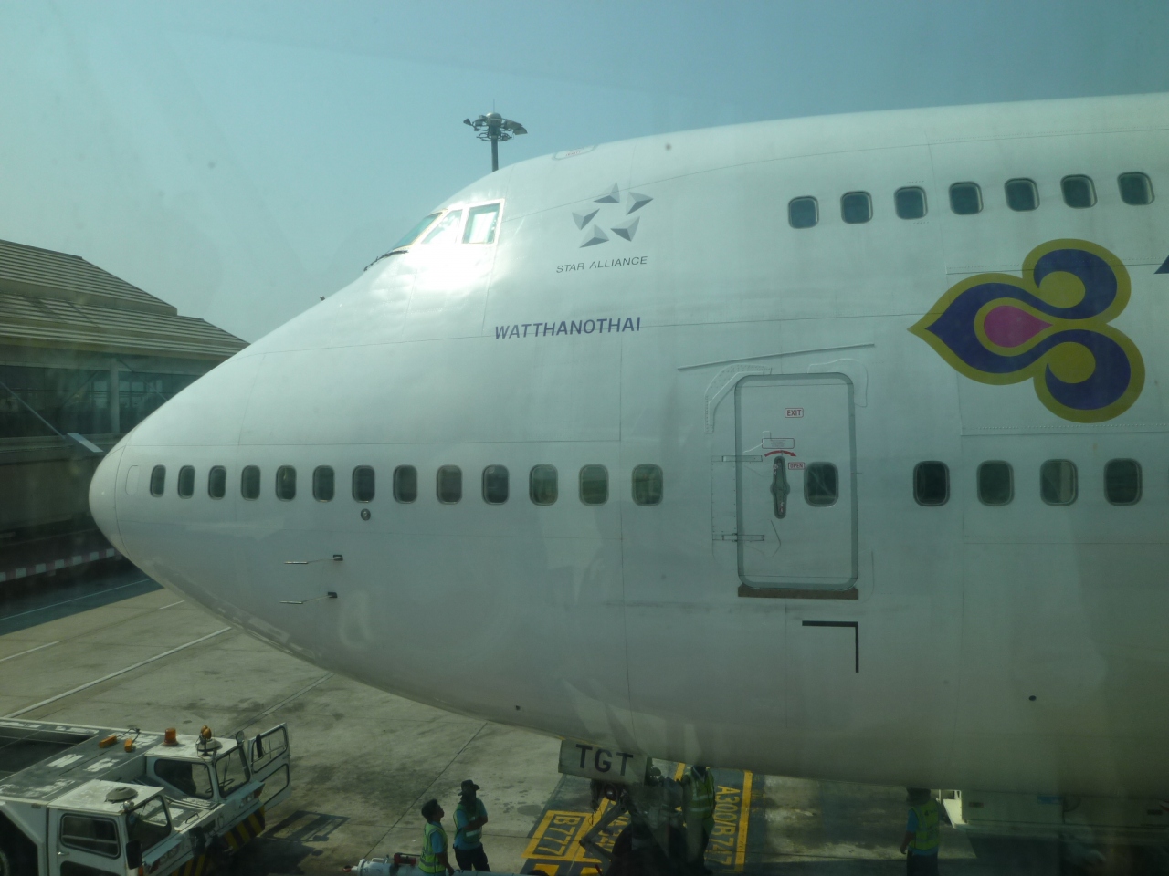 タイ国際航空で行く チェンマイ バンコク 羽田 ロイヤルファーストクラス搭乗記とチェンマイソンクラーン 12年4月 チェンマイ タイ の旅行記 ブログ By Goasiaさん フォートラベル