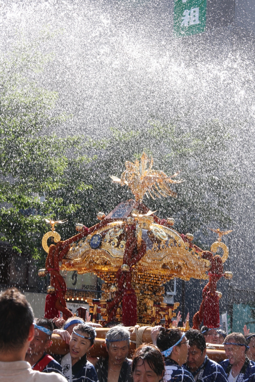 深川 富岡八幡宮の水掛け祭り 門前仲町 東京 の旅行記 ブログ By Morino296さん フォートラベル
