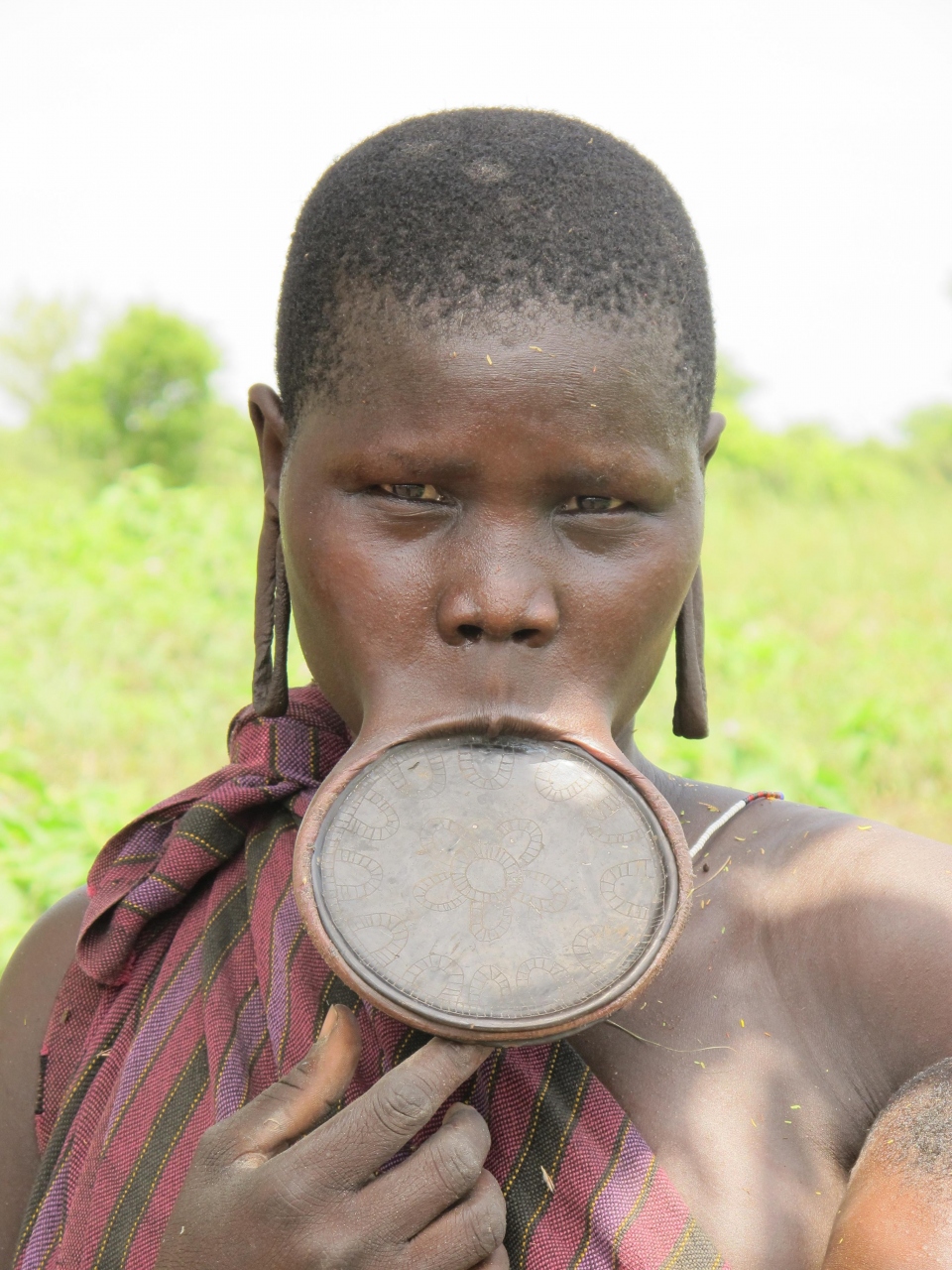 エチオピア少数民族ムルシ族の唇に入れる皿 文化的価値有 - 置物